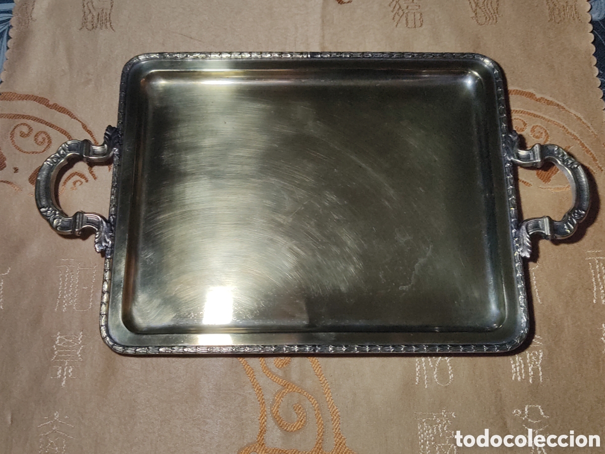 Antig&uuml;edades: Antigua bandeja de recepci&oacute;n de bronce o lat&oacute;n.36cm X 21.5cm