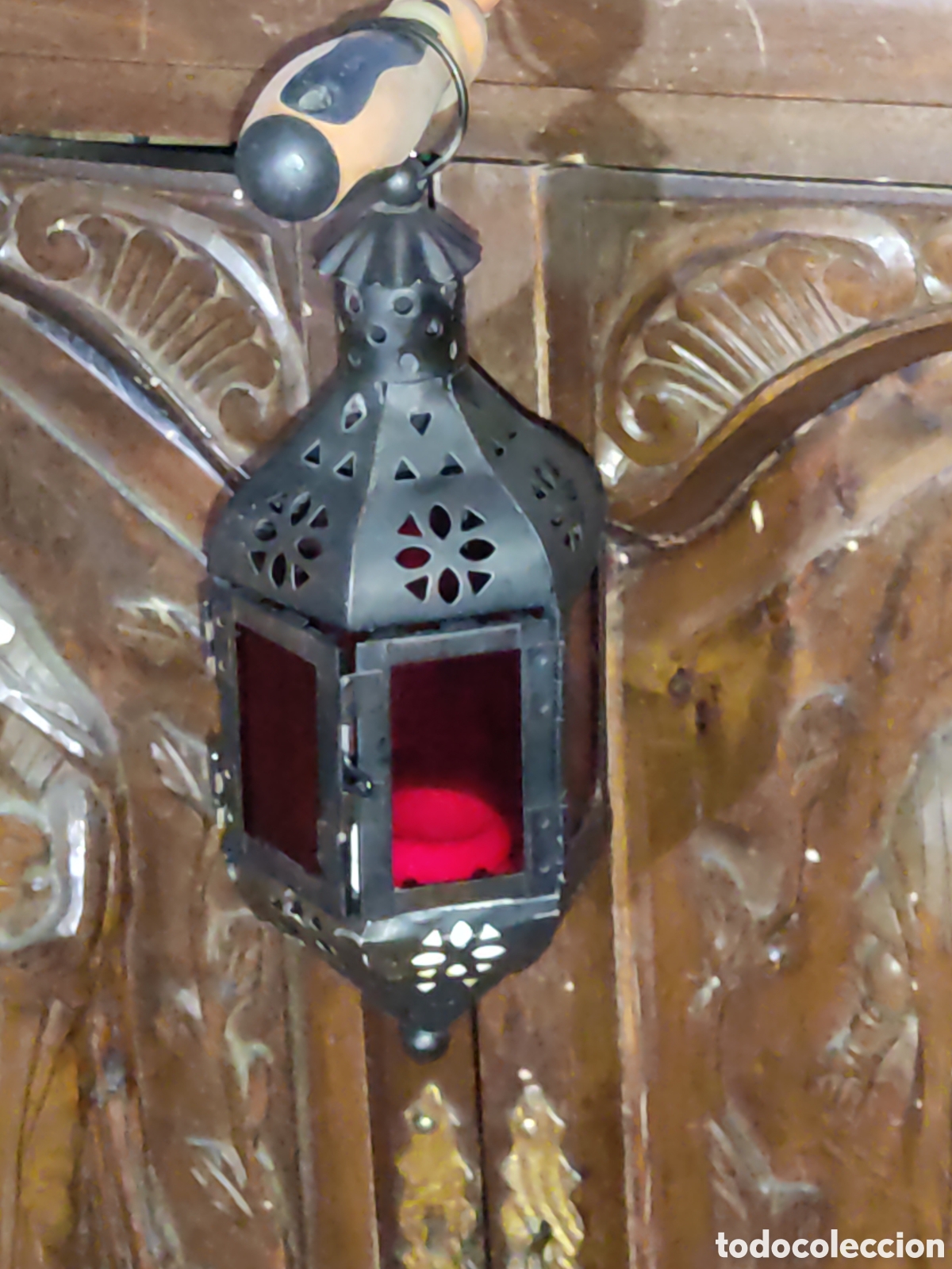 Antig&uuml;edades: Farol o farolillo estilo arabesco con cristales rojos.