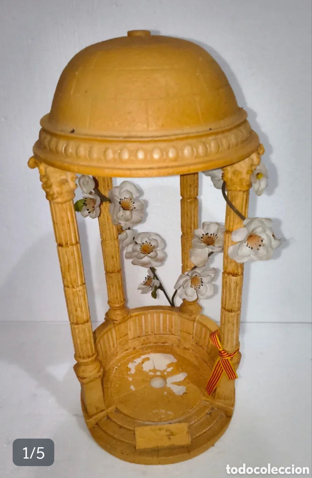 Antig&uuml;edades: C&uacute;pula decorativa con flores