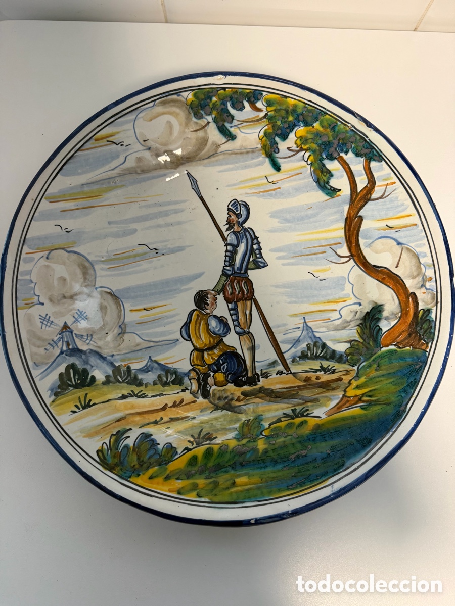 Antig&uuml;edades: Plato decorativo de cer&aacute;mica de Talavera firmado Don Quijote y Sancho Panza (38 cm)