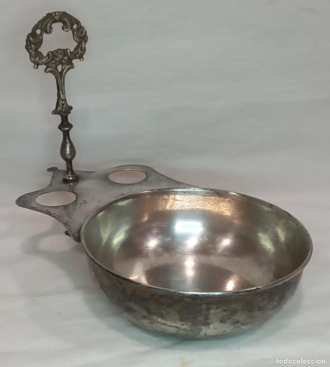Antig&uuml;edades: ANTIGUO Y GRAN ESCUDILLERO o CUENCO TIPO PORRINGER DE ALPACA