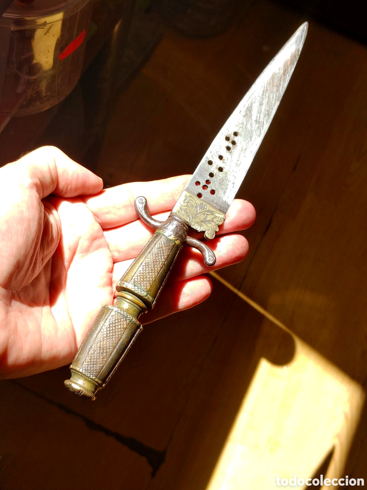Antig&uuml;edades: Antiguo cuchillo espa&ntilde;ol. Con la empu&ntilde;adura de asta.