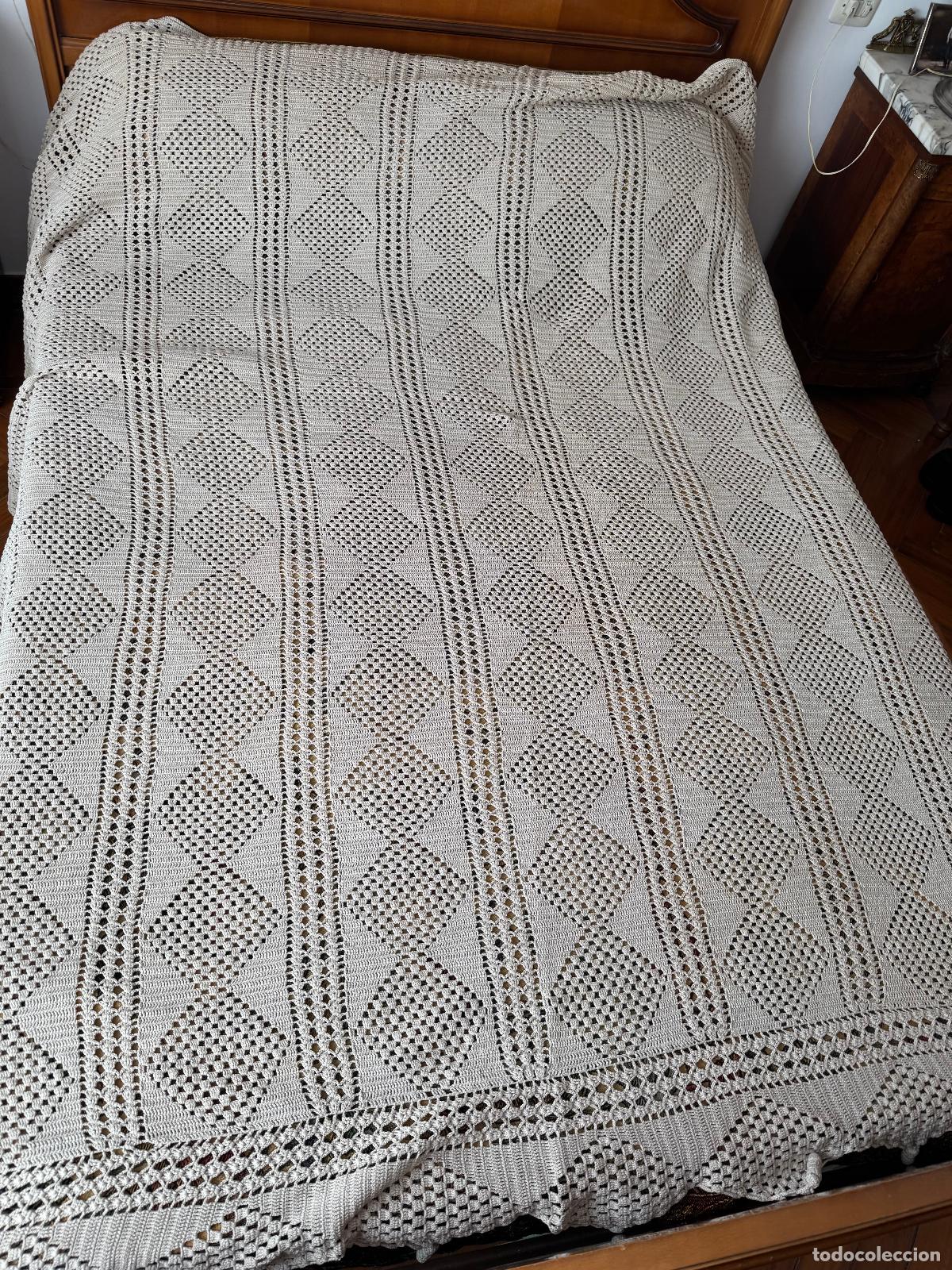 Antig&uuml;edades: Magnifica colcha de ganchillo de cama de matrimonio