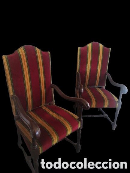 Antig&uuml;edades: Pareja de sillones cl&aacute;sicos de madera maciza con brazos