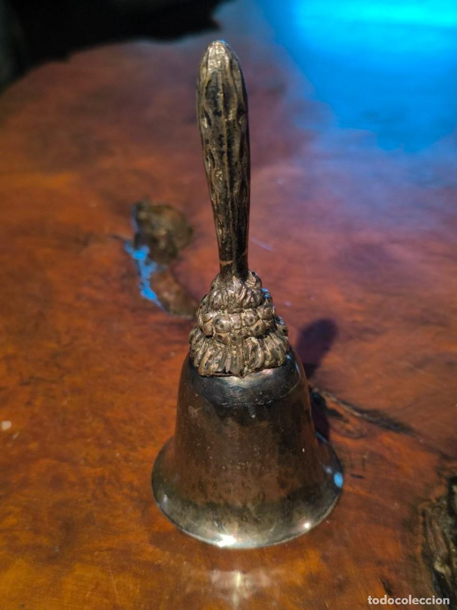 Antig&uuml;edades: ANTIGUA CAMPANILLA LLAMADOR DE PLATA Y BRONCE 5,5X13 CM CAMPANA