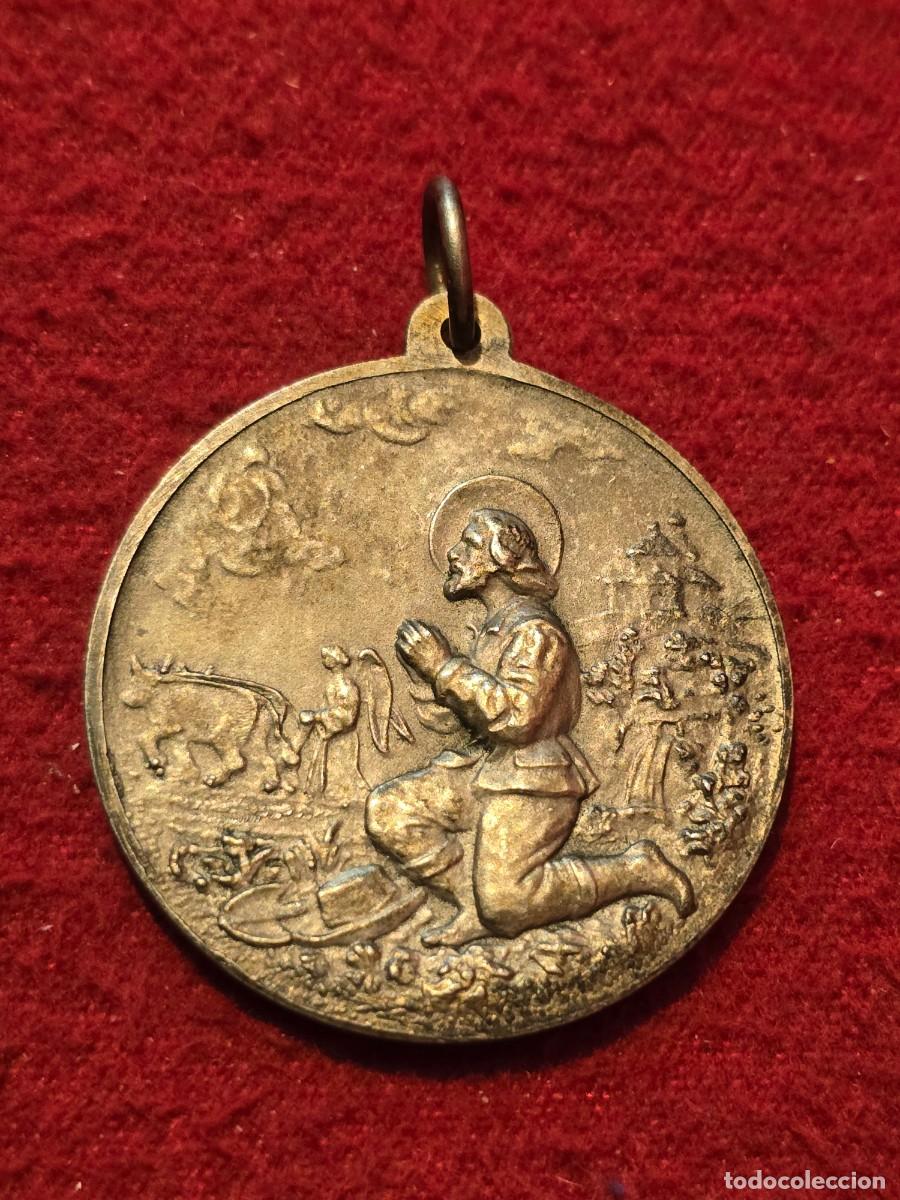 Antig&uuml;edades: RARA MEDALLA DE METAL COFRADIA DE SAN ISIDRO VILLACARRILLO (JAEN)