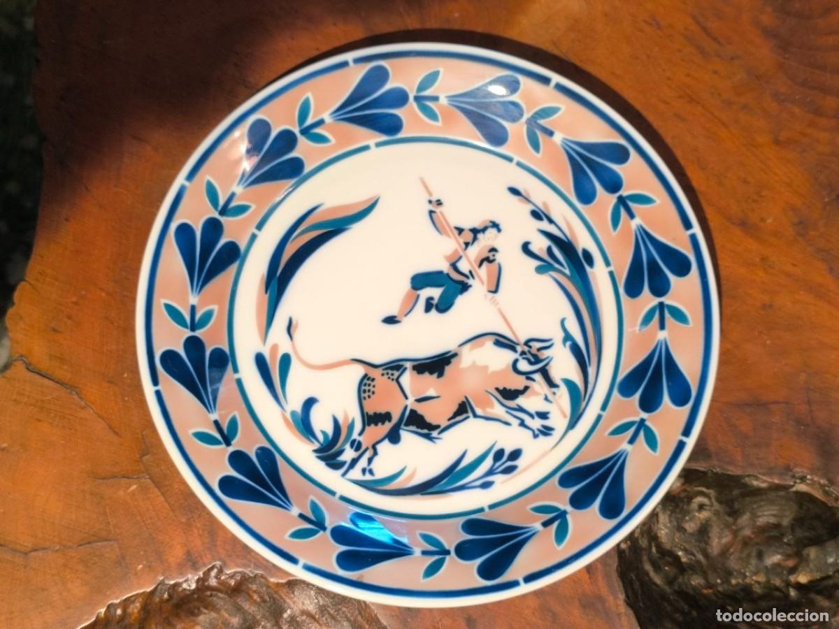 Antig&uuml;edades: Plato Sargadelos - Serie Limitada &rdquo;Homaxe a Alberto&rdquo; - O Home e o Touro - N&ordm; 1431/2000 23,8 CM
