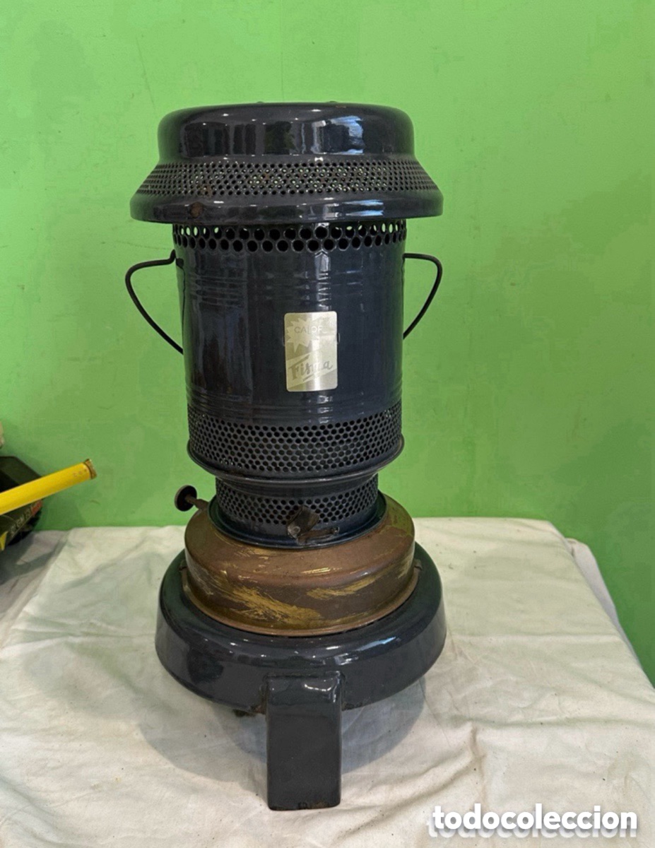 Antig&uuml;edades: Antigua estufa de queroseno Calor Fisma metal esmaltado negro dise&ntilde;o industrial vintage siglo XX.