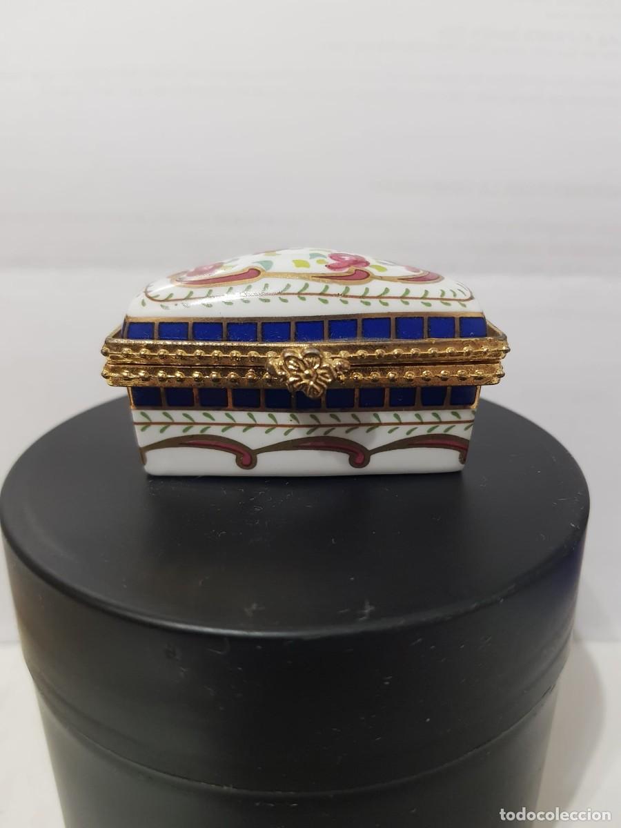 Antig&uuml;edades: Pastillero vintage de porcelana pintada - D&eacute;cada de los 90