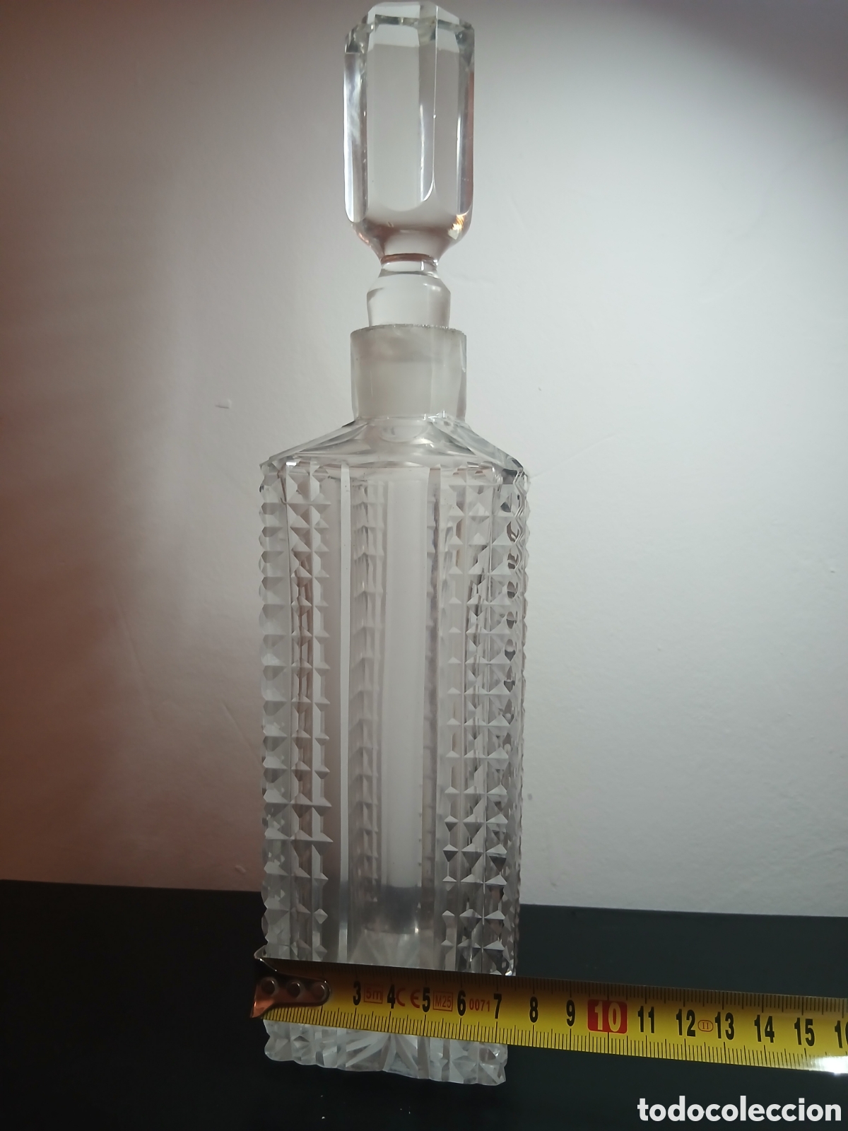 Antig&uuml;edades: Antigua licorera de cristal tallado