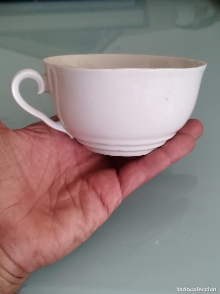 Antig&uuml;edades: Antigua taza de porcelana de mediados siglo XX. Con curvatura en boca. Ver fotos.