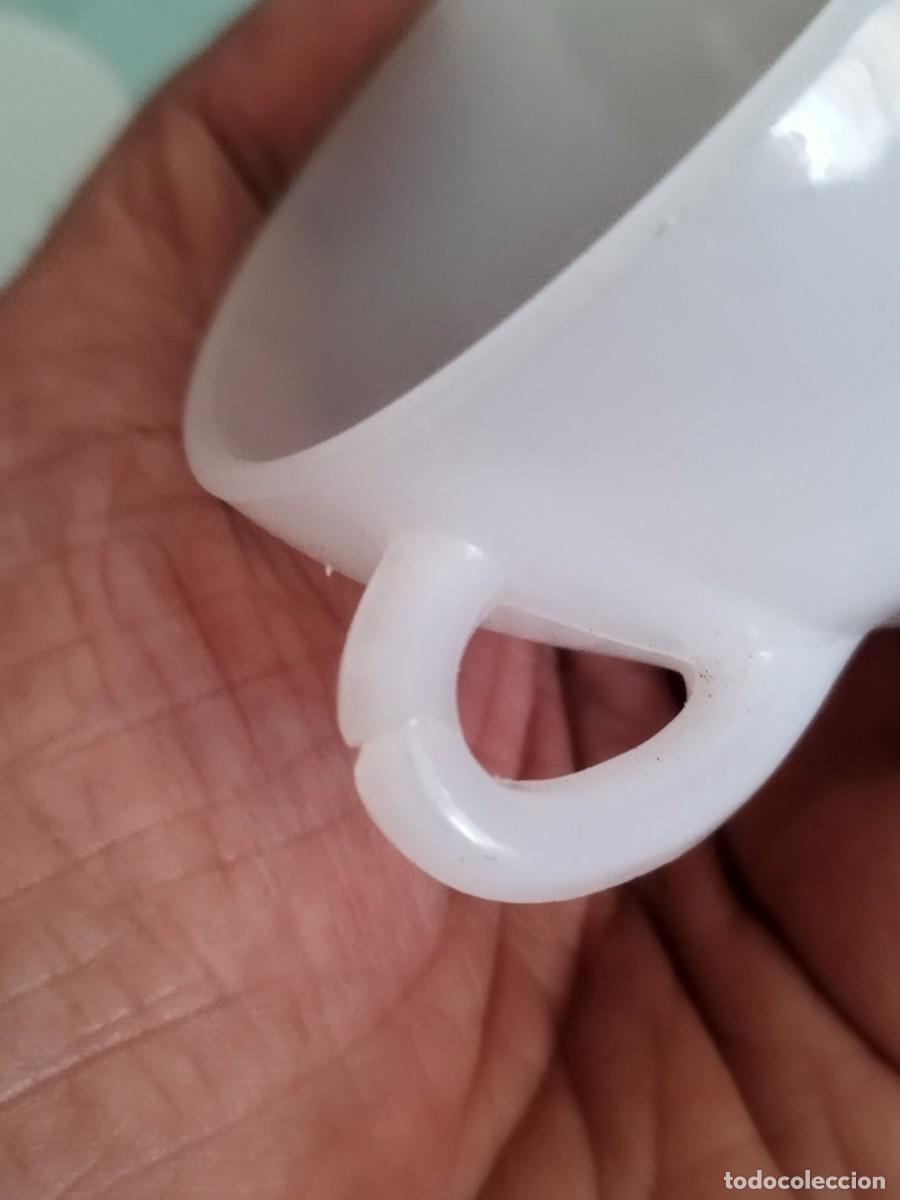 Antig&uuml;edades: Conjunto de 3 tazas de te o caf&eacute;. De cristal opalina. - Foto 4