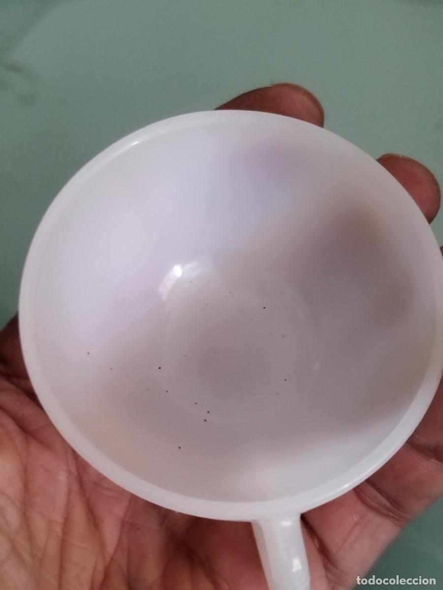 Antig&uuml;edades: Conjunto de 3 tazas de te o caf&eacute;. De cristal opalina. - Foto 5