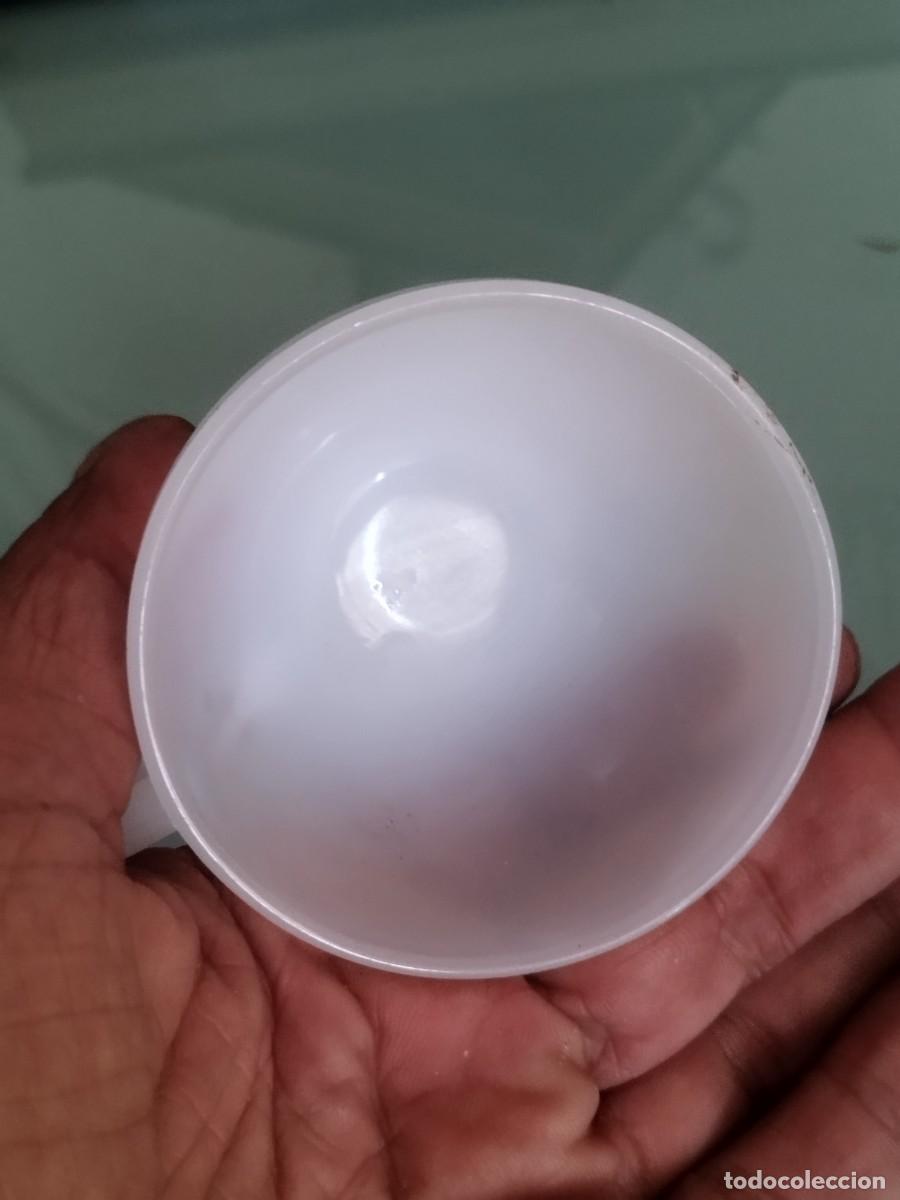 Antig&uuml;edades: Conjunto de 3 tazas de te o caf&eacute;. De cristal opalina. - Foto 11