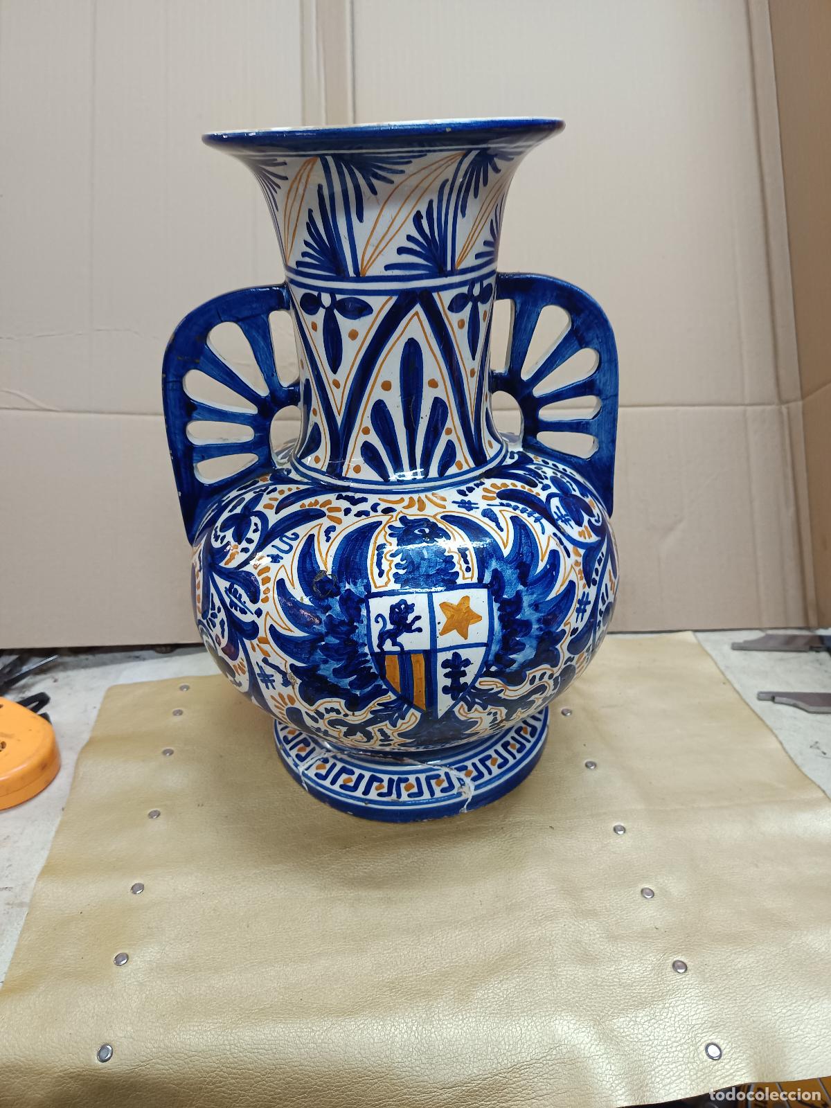 Antig&uuml;edades: GRAN JARRON DE CERAMICA DE TALAVERA MANISES, DE ESTILO NAZARI, CON DEFECTOS, SIGLO XIX-XX