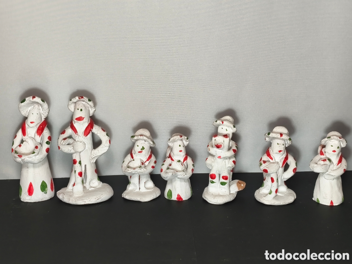 Antig&uuml;edades: Siete Antiguos Siurell Mallorqu&iacute;n&bull;Familia: 2 adultos y 5 ni&ntilde;os &bull; silbato pito &bull; cer&aacute;mica balear