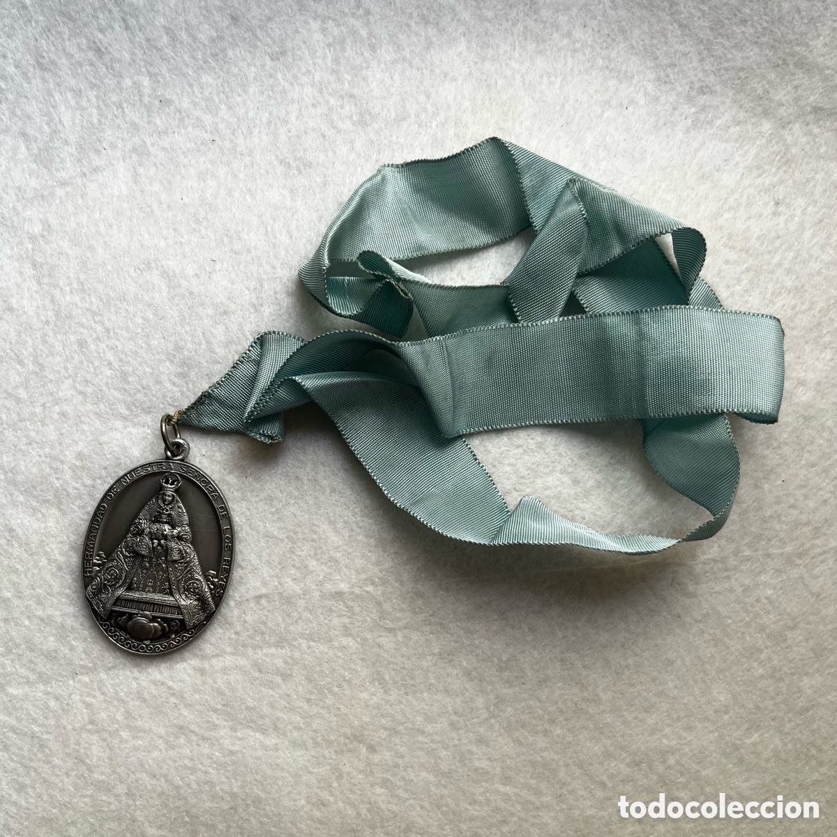 Antig&uuml;edades: RELIGIOSA - ANTIGUA MEDALLA ASOCIACI&Oacute;N VIRGEN DE LOS REYES / SEVILLA