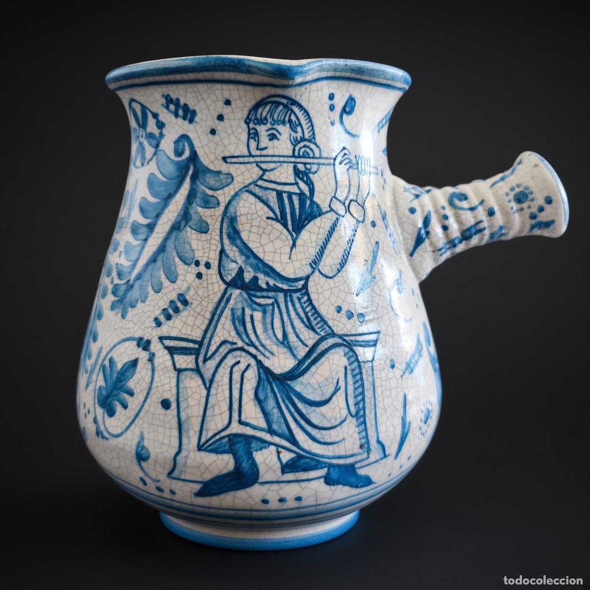 Antig&uuml;edades: Jarra Chocolatera Cer&aacute;mica Benlloch Espa&ntilde;a Azul y Blanco M&uacute;sico Flauta Craquelado
