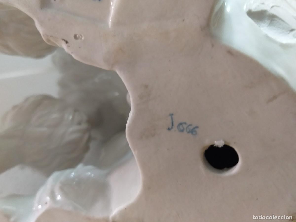 Antig&uuml;edades: perro caniche porcelana algora - Foto 8
