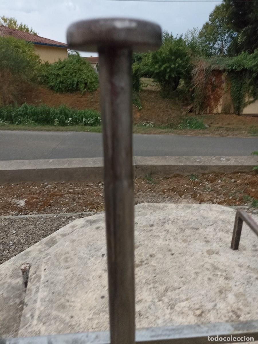Antig&uuml;edades: Morillos de chimenea con barra de hogar - Foto 8