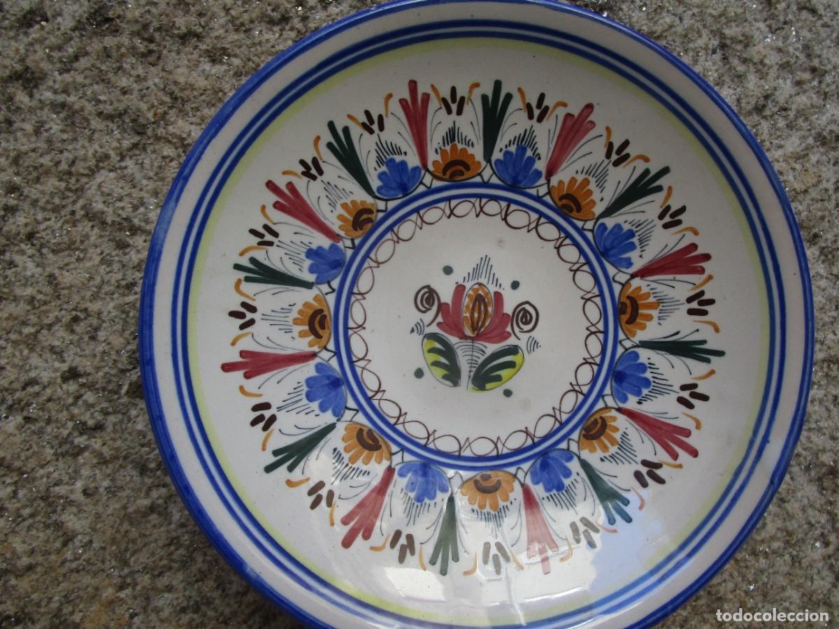 Antig&uuml;edades: PUENTE DEL ARZOBISPO &rdquo; CRUZ &rdquo; - TALAVERA PLATO DE 600GR 24CM. + INFO