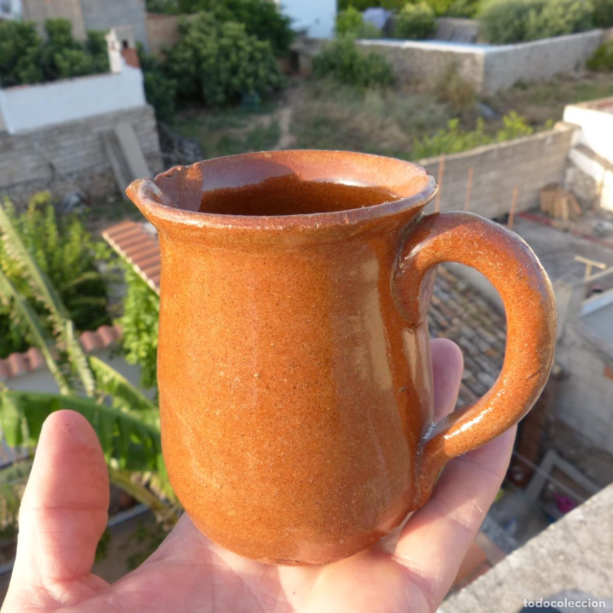 Antig&uuml;edades: Peque&ntilde;a y antigua jarra de ceramica tradicional melada, 232gr, 10x8x10,5cm,