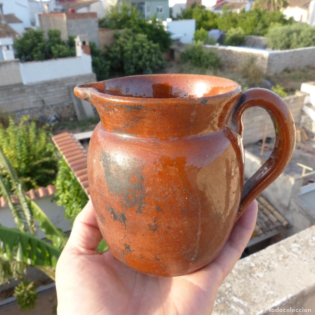 Antig&uuml;edades: Antigua Jarra para vino etc, ceramica tradicional melada, 426gr, 12x13,5x9,5cm.