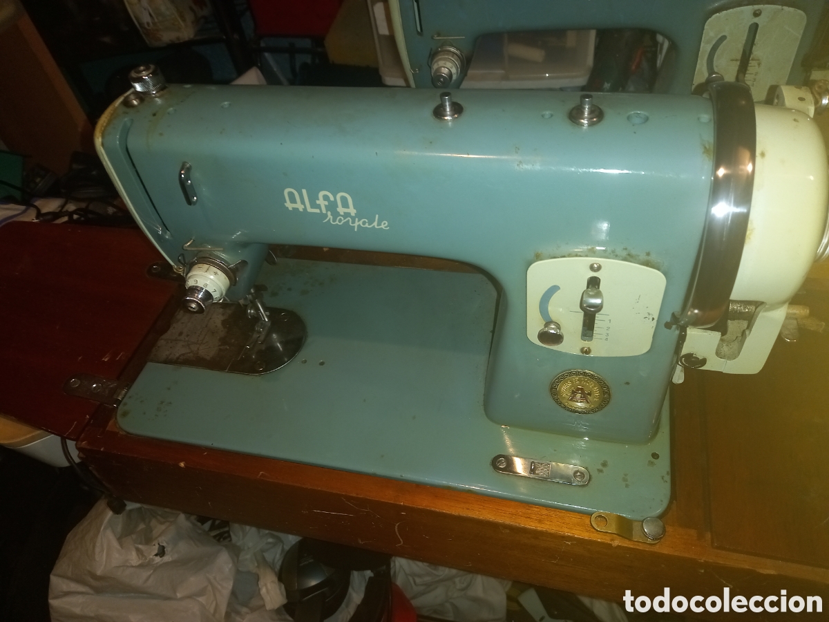 Antig&uuml;edades: M&aacute;quina de coser Alfa royales funcionando