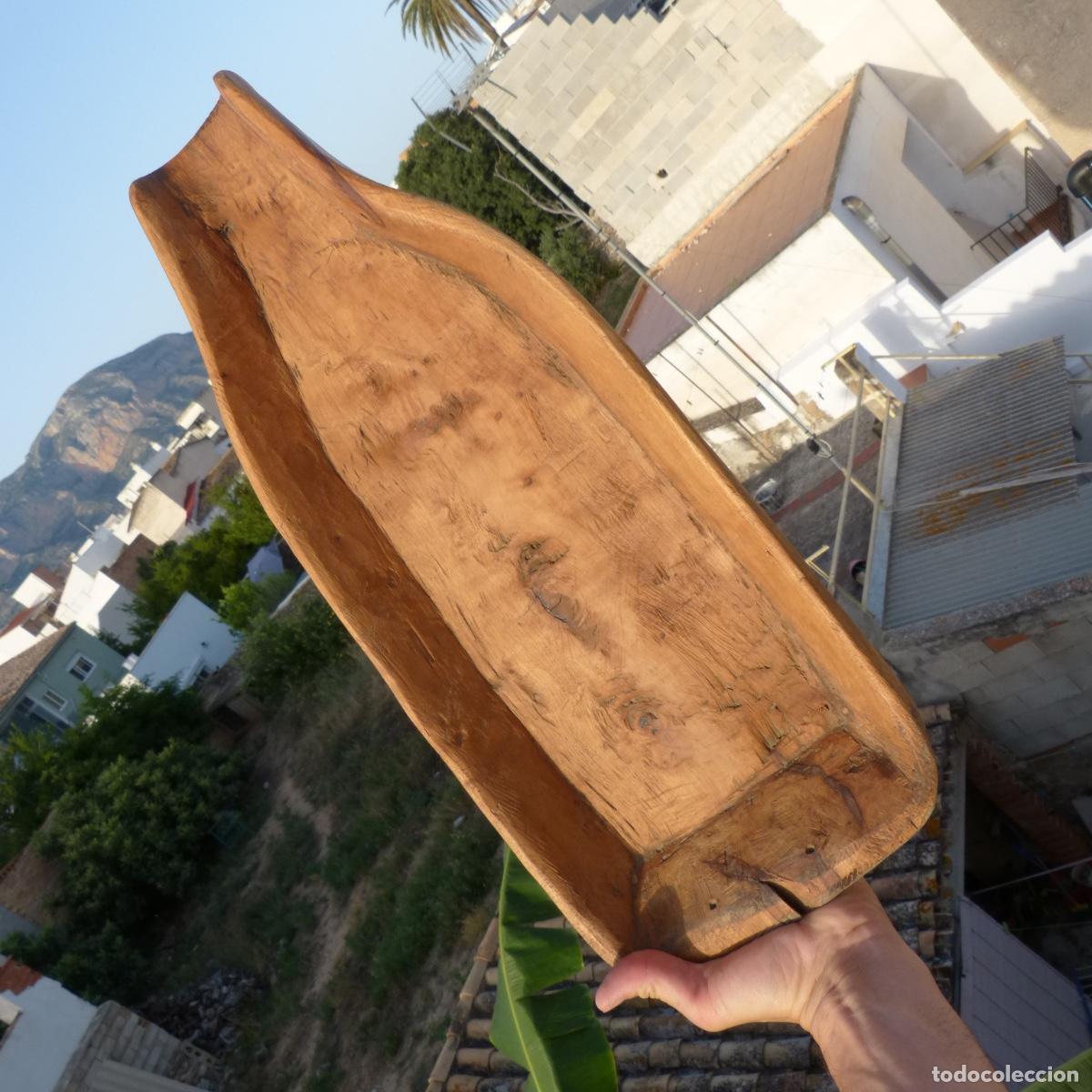 Antig&uuml;edades: Antigua base de madera de una pieza para escurrir los quesos, 52cm, 1644gr.