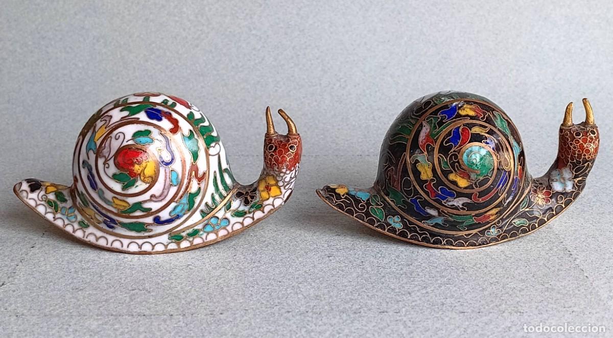 Antig&uuml;edades: Pareja de caracoles. Esmalte cloisonn&eacute;.