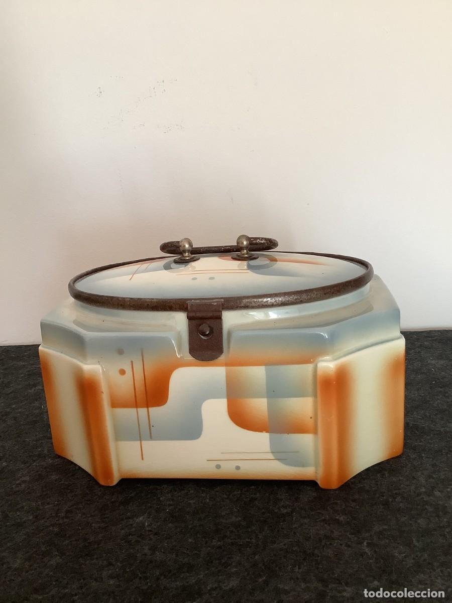 Antig&uuml;edades: Caja bombonera de porcelana muy antigua
