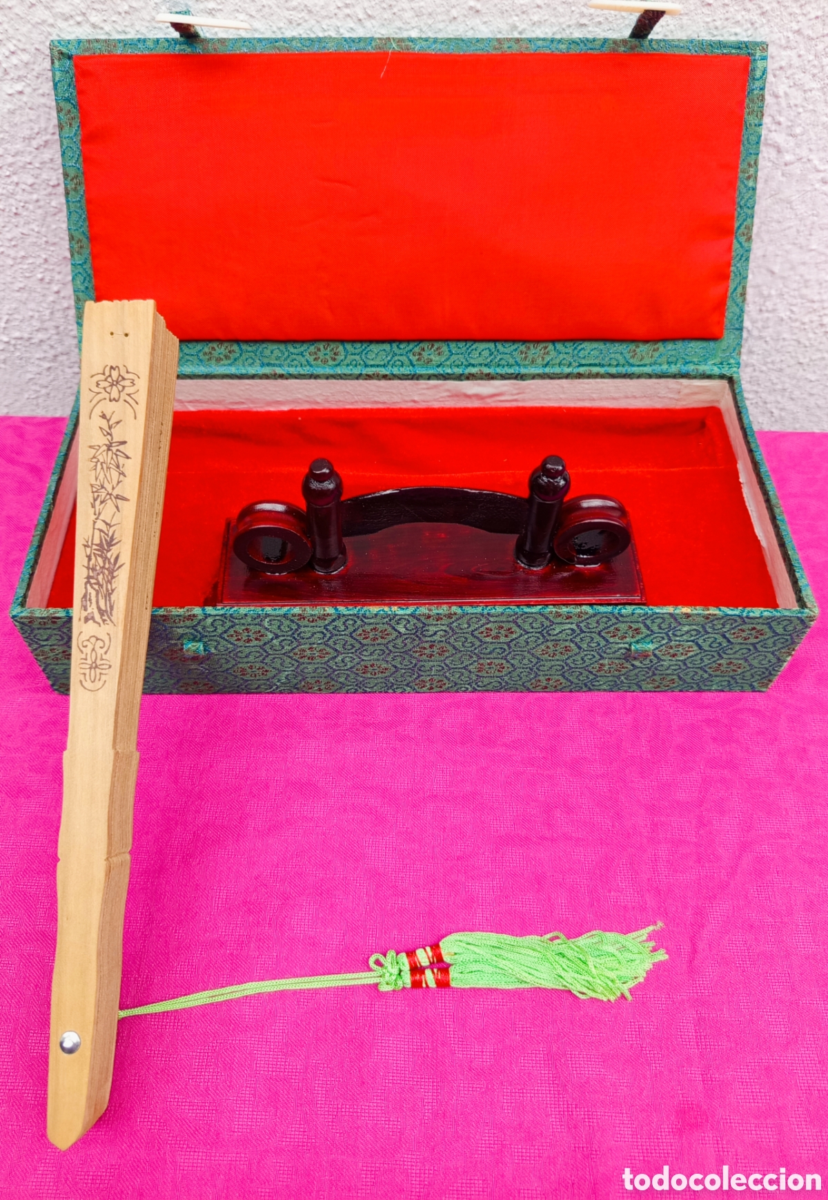 Antig&uuml;edades: Abanico de de madera de s&agrave;ndalo en caja - Foto 2
