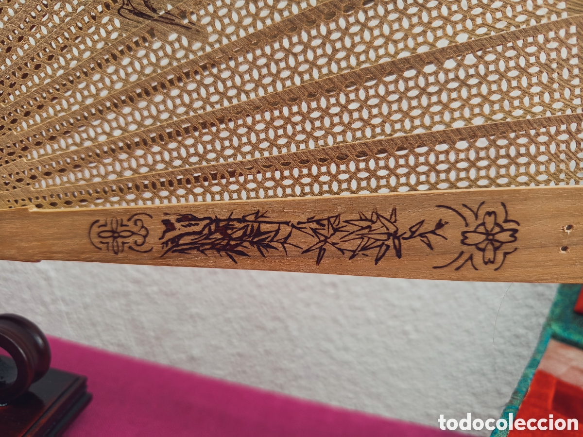 Antig&uuml;edades: Abanico de de madera de s&agrave;ndalo en caja - Foto 4