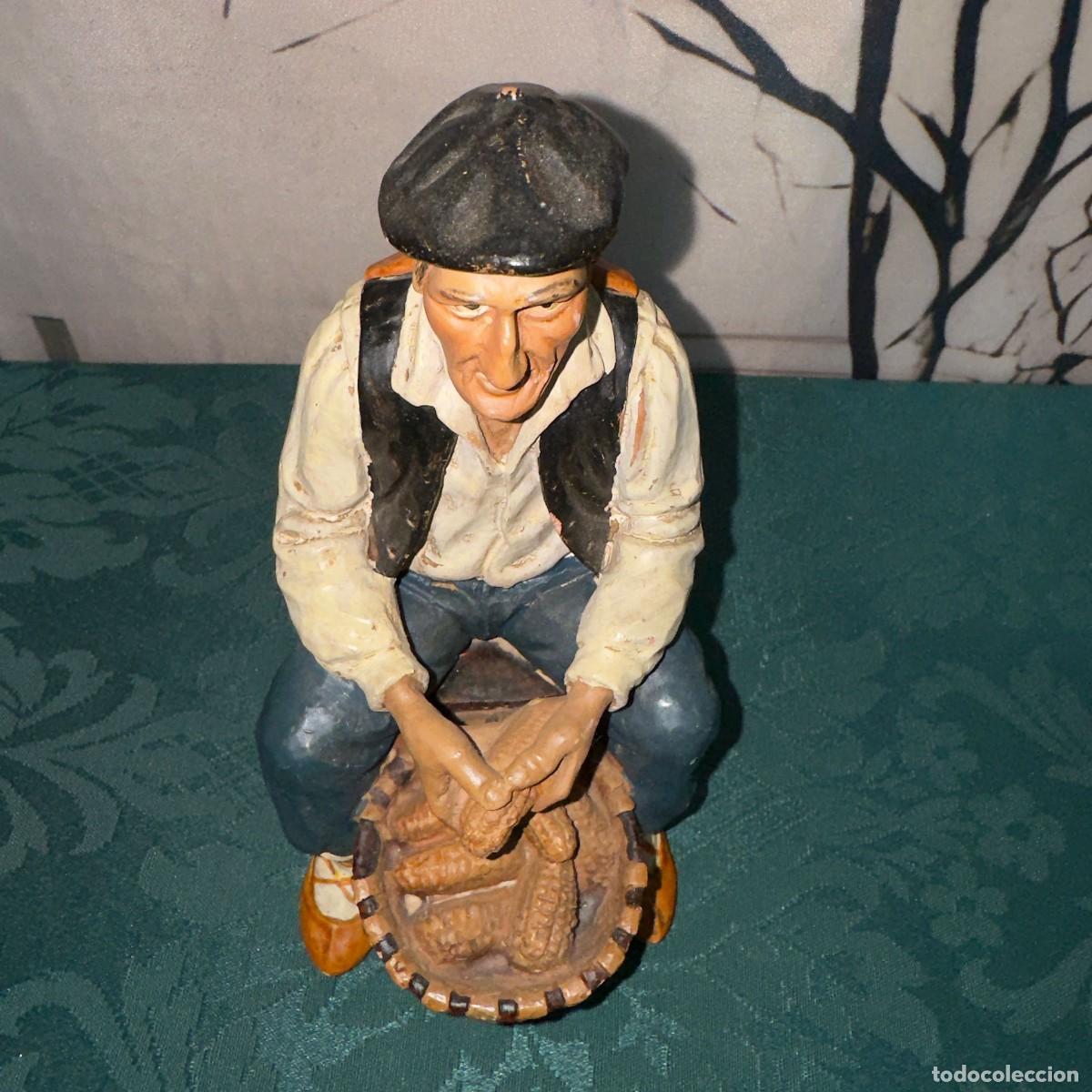 Antig&uuml;edades: Figura artesanal barro pintada a mano