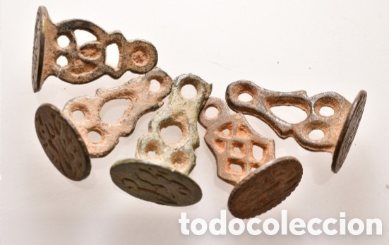 Antig&uuml;edades: Lote de 5 sellos isl&aacute;micos de lacre con escritura &aacute;rabe siglo XVII