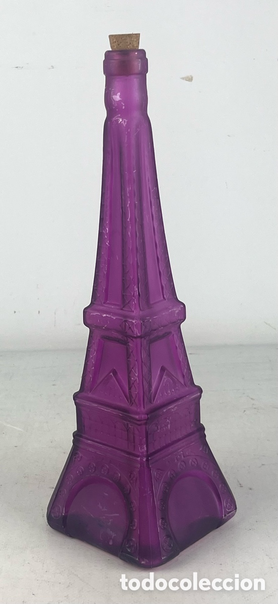 Antig&uuml;edades: BOTELLA, LICORERA DE CRISTAL VIOLETA - TORRE EIFFEL - Foto 2