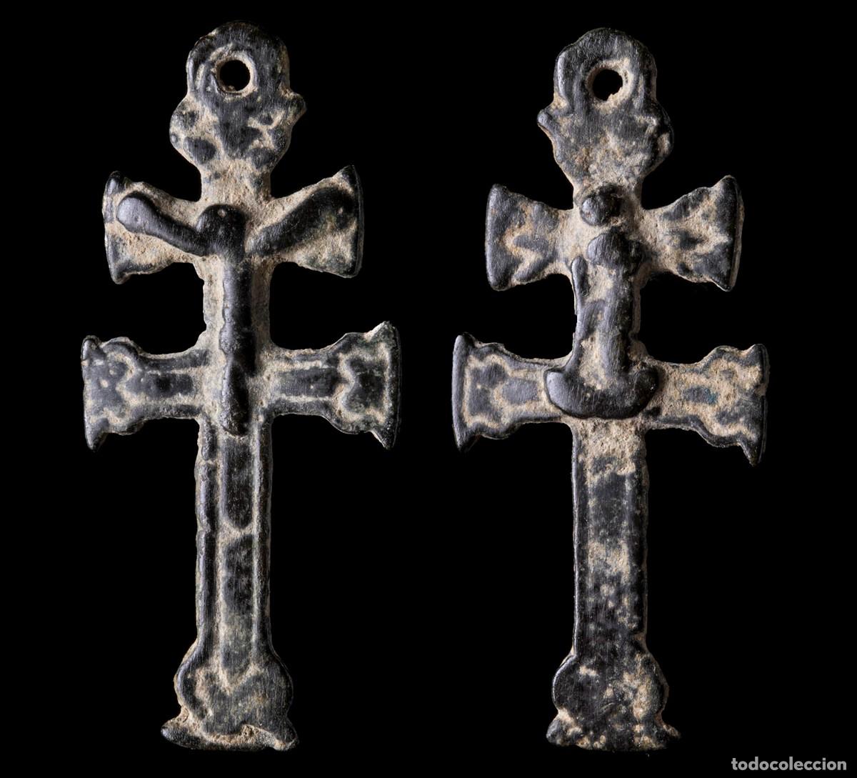 Antig&uuml;edades: Religious Cross Biface Inmaculada, XVI-XVII centuries - 35X16 mm.
