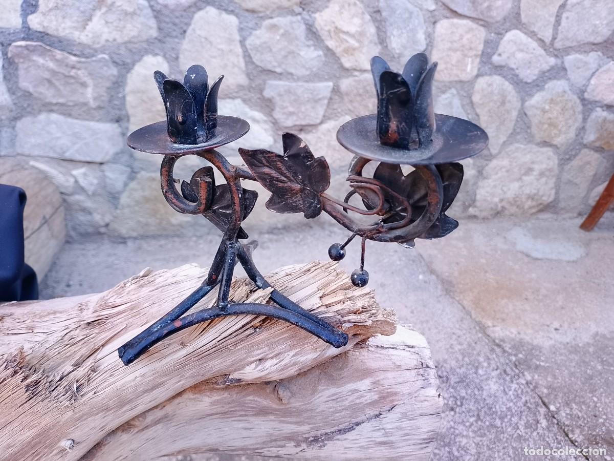 Antig&uuml;edades: Antiguo candelabro doble hierro forjado hojas