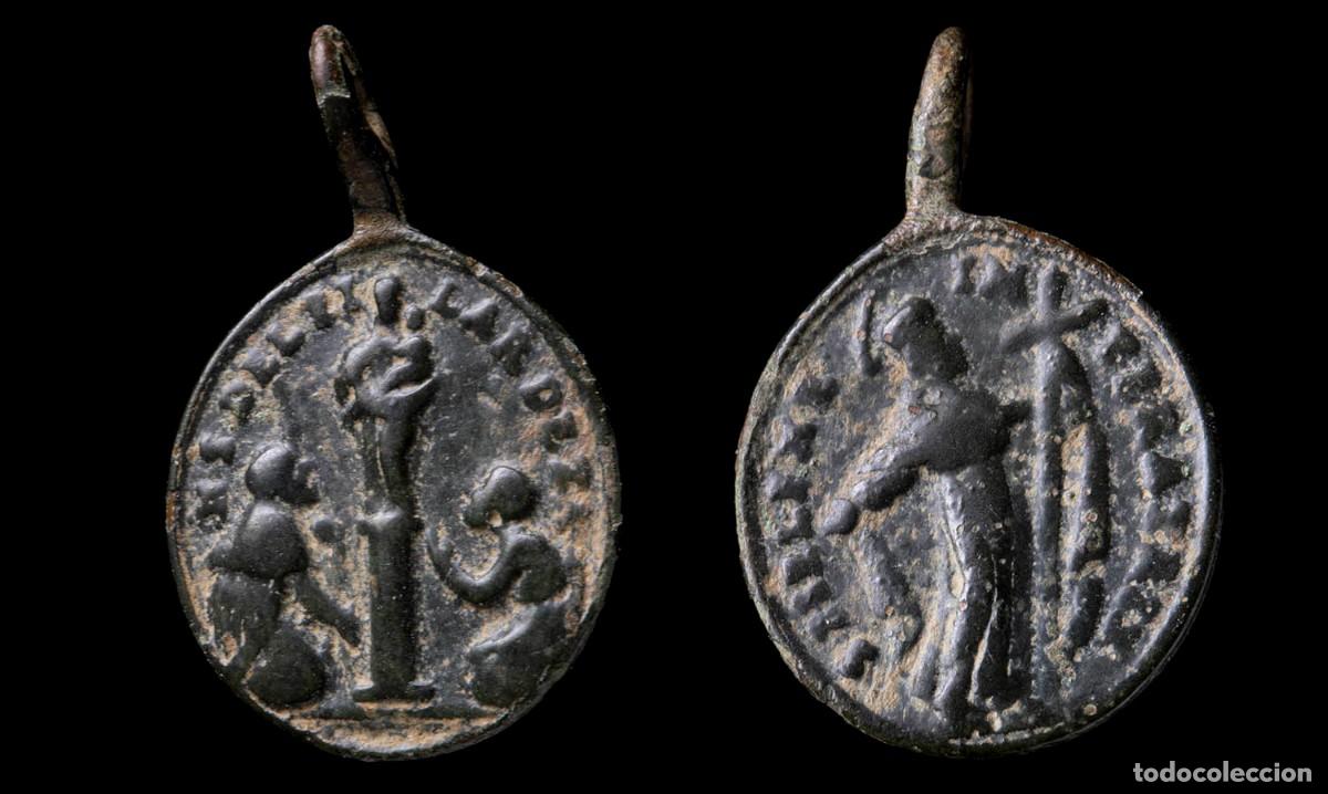 Antig&uuml;edades: Medal XVI-XVII centuries Virgen del Pilar / &nbsp;Santa Helena im peratrix - 23x15 mm