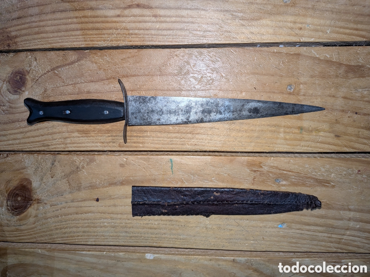 Antig&uuml;edades: Pu&ntilde;al antiguo 108 Girodias con funda de cuero