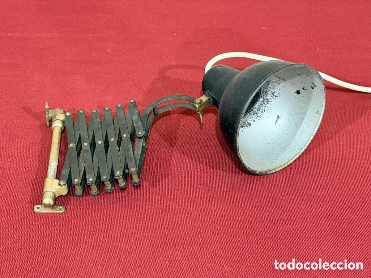 Antiquit&auml;ten: L&aacute;mpara de pared tijera de metal, a&ntilde;os 50