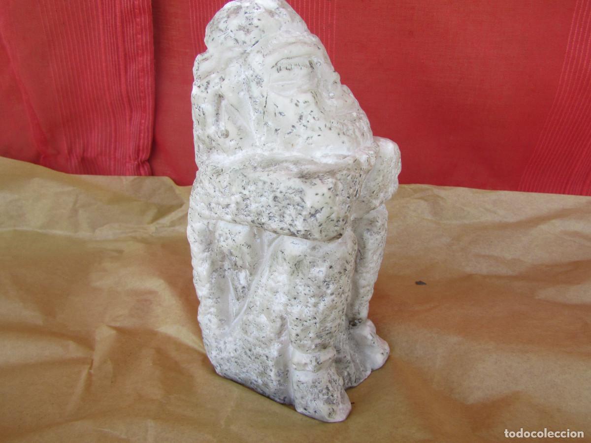 Antig&uuml;edades: ESCULTURA antigua EN PIEDRA del dios viquingo THOR meditando. 16 cm