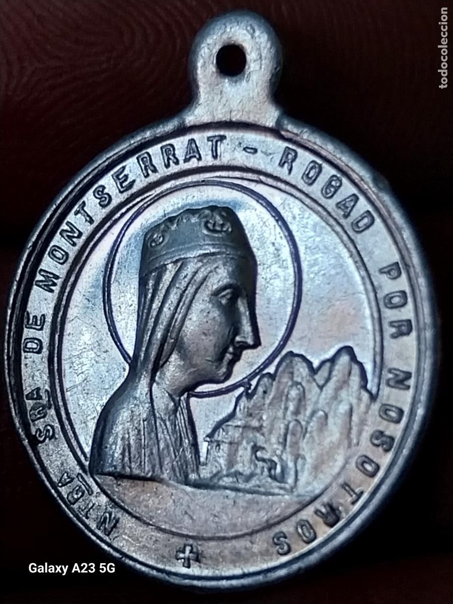 Antig&uuml;edades: VIRGEN MONTSERRAT SAGRADO CORAZON MEDALLA ALUMINIO 2CMS ORIGINAL VINTAGE