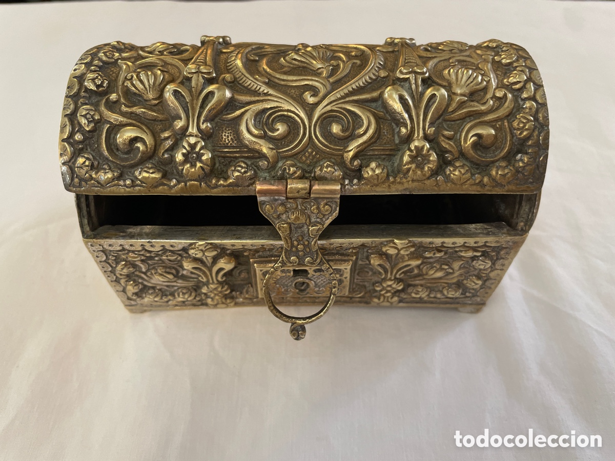 Antig&uuml;edades: Caja de bronce siglo XX