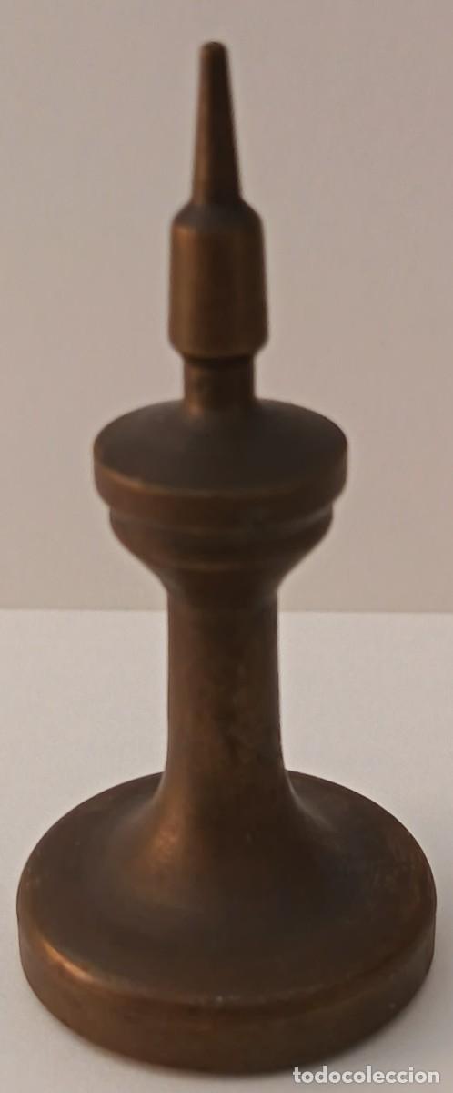 Antig&uuml;edades: Remate de bronce o cobre. Antiguo.