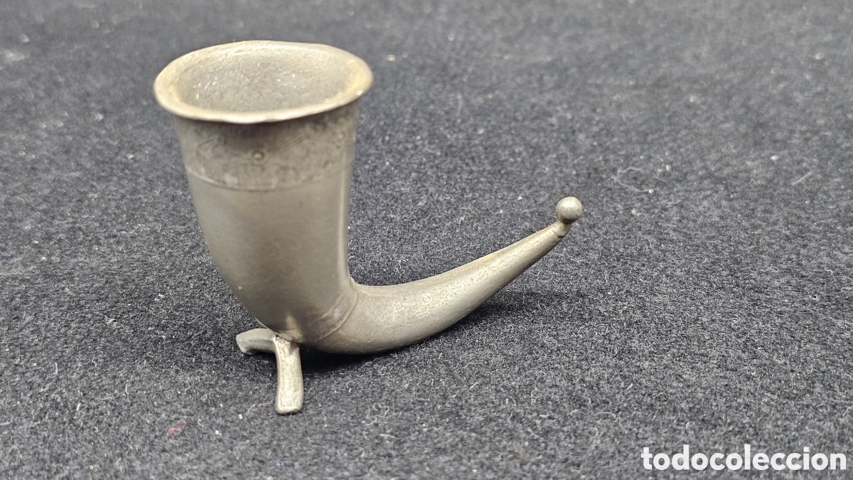 Antig&uuml;edades: Antiguo vaso de chupito noruego de Peltre en forma de cuerno
