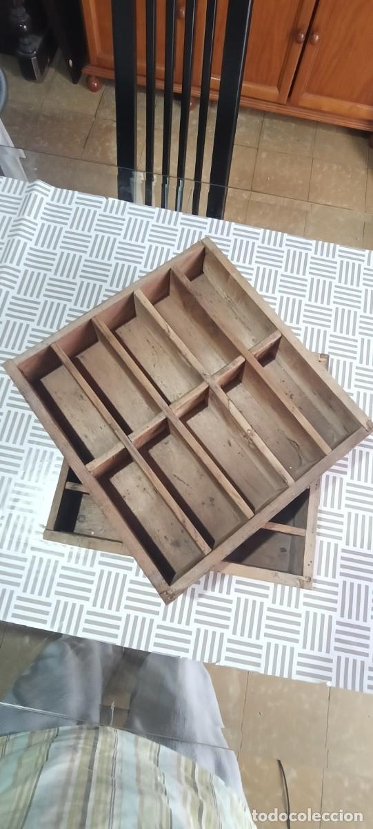 Antig&uuml;edades: Pareja de dos antiguas cajas / cajones clasificadores de madera de la misma medida - Estilo caj&oacute;n de