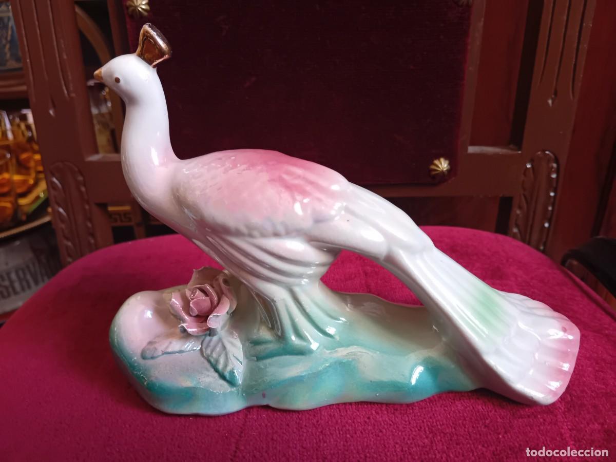 Antig&uuml;edades: Pavo real de porcelana d&eacute;cada de los sesenta