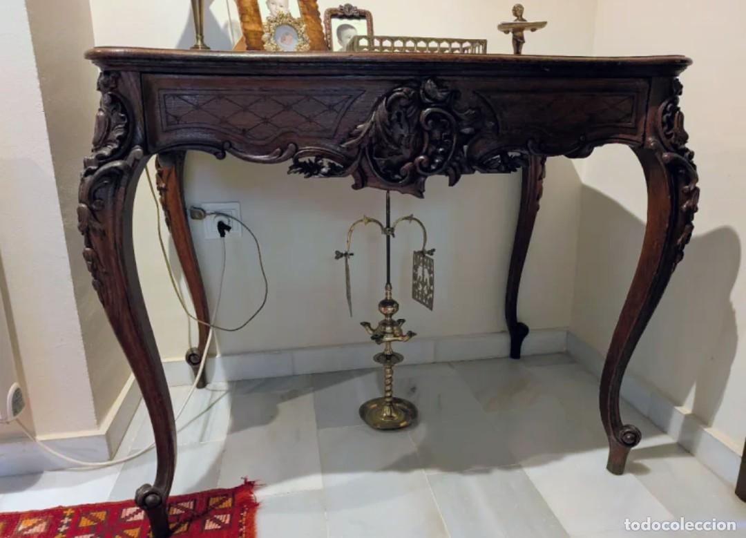 Antig&uuml;edades: Mesa de entrada Vintages, con gran caj&oacute;n. Patas talladas.