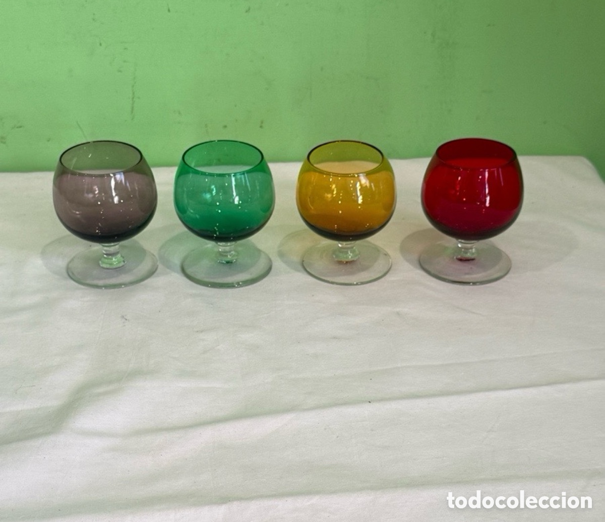 Antig&uuml;edades: Juego de 4 copas vintage cristal de colores a&ntilde;os 50-60 decoraci&oacute;n retro